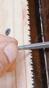 1.2K views · 159 reactions | tips for sharpening manual wood saw blades #woodworking #carpenter #diy | Mus Lasuma | Facebook