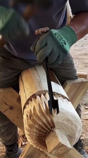 Carving process of wood column teeth