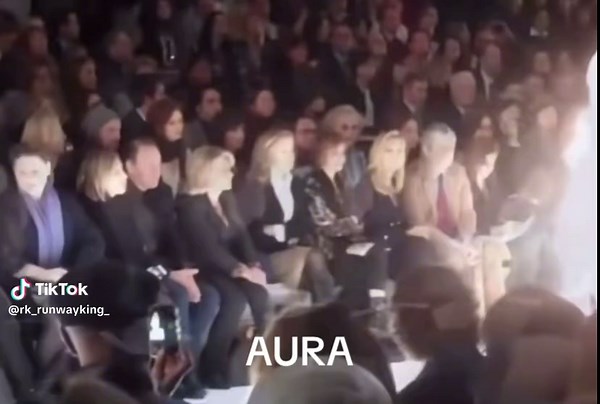 AURA #fyp#runwaywalk#paratiiiiiiiiiiiiiiiiiiiiiiiiiiiiiii#foryoupage#foruyou#runway#model