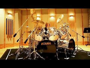 Yoshiki warming up for 68回NHK紅白歌合戦. Part of rehabilitation