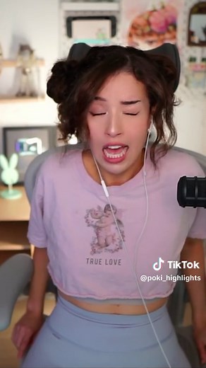 Poki with the gains 💪 #pokimane #pokimaneclips #poki #twitch #twitchstreamer #twitchclips #twitchmoments #offlinetvandfriends #offlinetvclips #offlinetv #youtube #youtubers #fyp #fypage #gym