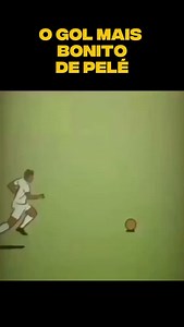 Não é fácil escolher o gol mais bonito de um craque com mais de mil... mas o próprio Pelé não teve dúvidas: o gol na Rua Javari, em 1959, foi o seu preferido. Na vitória por 4x0 contra a Juventus da Mooca, ele marcou três vezes — a terceira, uma obra-prima: 4 chapéus seguidos e finalização de cabeça, sem deixar a bola cair. Sem vídeo, mas com testemunhas que contam: o estádio ficou 10 minutos aplaudindo de pé. E foi ali que nasceu o gesto imortal — o soco no ar. 👊 Vídeo: @YouTubefutclub | Pelé 