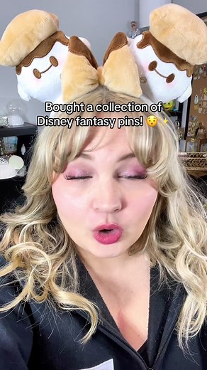 A close look at some beautiful fantasy (fan-made) Disney themed pins! So many creative ones - it’s always so fun to look! 😮 #disneypins #fantasypins #disneyfantasypins #disneypincollection