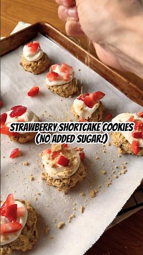 Strawberry Shortcake Oatmeal Cookies with no added sugar!🍓#toddlersnacks