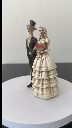 💀💕 Love never dies with this stunning Gothic skeleton couple!