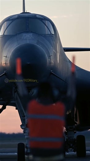 Why This Hand Signal Is Critical Before a B-1B Lancer Takes Off