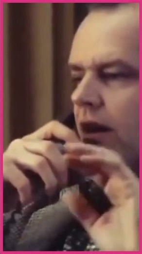 Jack Nicholson answered the phone during an interview