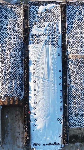 CANADIAN FARMER - SILAGE BUNKER COVERING IN 25 SECONDS #farming