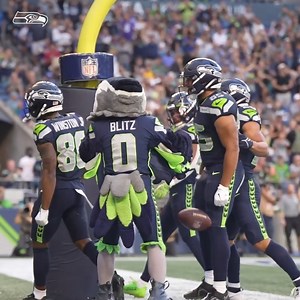 The first TD of the preseason? Now that's easy to celebrate. #GoHawks x Bud Light Watch the play 🎥 » shwks.com/t8yivh Instant Lookback 📰 » shwks.com/43qv4w | Seattle Seahawks