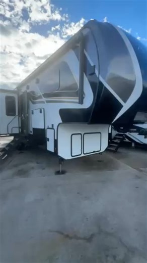 USED SALE! DON’T MISS OUT!  Used 2024 Keystone RV Alpine 3011CK Fifth Wheel Sale Price $67,995. Payments as low as $430/mo. Call Now! 936-337-8900 Visit us today or view online https://www.hwhrv.com/product/used-2024-keystone-rv-alpine-3011ck-3252425-5?vidwalkthrough=true Stock# 36048 #holidayworldrv #holidayworldofwillis #aworldofdifference #rvlife #usedfifthwheel #rvcamping #rvtravel #rvadventureawaits | Holiday World RV | Facebook