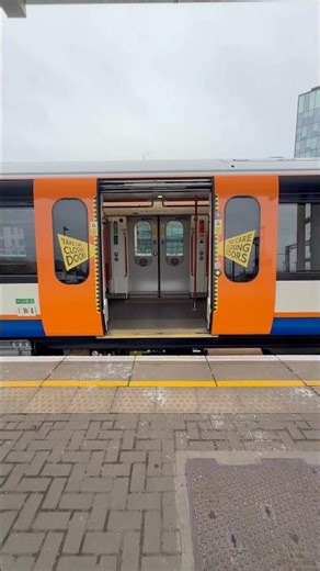 London Overground Class 710 Doors Open/Close #shotoniphone16pro #londonoverground #train