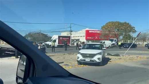 Fuerte accidente se registra en el crucero Santa Cruz Palomeque - ticimul #MVSNoticiasYucatán | MVS Noticias Yucatán