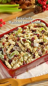 Rotini ensalada Waldorf = ¡la combinación perfecta! 🍇🥬 Su sabor te hará decir “wow” desde el primer bocado. Ingredientes: Suficiente agua Sal, al gusto 1 paquete de Rotini La Moderna 1 cda. de jugo de limón 1 taza de mayonesa 3 tazas de yogurt natural Suficiente lechuga 1/4 de taza de apio 1 taza de uvas, cortadas a la mitad 1 y 1/2 taza de manzana, cortada en cubos 1/2 taza de nuez pecana 1/2 taza de pasas | kiwilimón