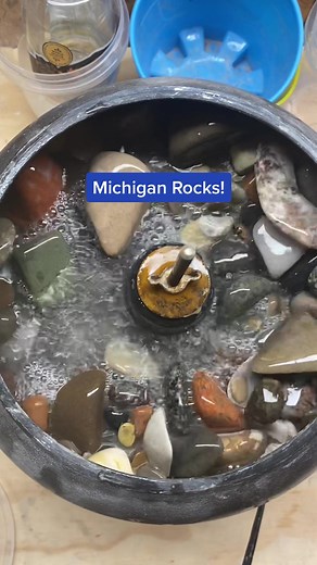 Karl & Rock & Stuff (@itumblerockandstuff)’s video of rock tumbler