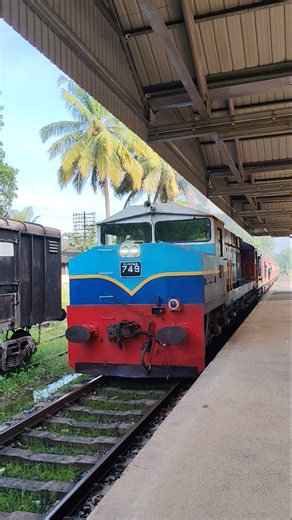 16K views · 462 reactions | බංගෙ /Mount Lavinia bound express train with Class M4-749 'Namunukula' Canadian locomotive is passing the Ragama Junction Railway Station ♥️ #srilankarailways #m4 #namunukula #canadian #Bange | The mixed train | Facebook