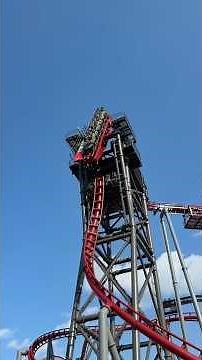 This rollercoaster splits in half 😳