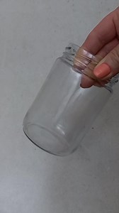 Como transformar vidros em itens decorativos que dão um toque rústico para a decoração . Neste feito a mão, foram utilizado poucos materiais e com uma técnica simples ficou lindo . Aprenda a reaproveitar e dar aquele toque especial criando enfeites diferentes. #superreels #diy #arte | Mari Mariotto