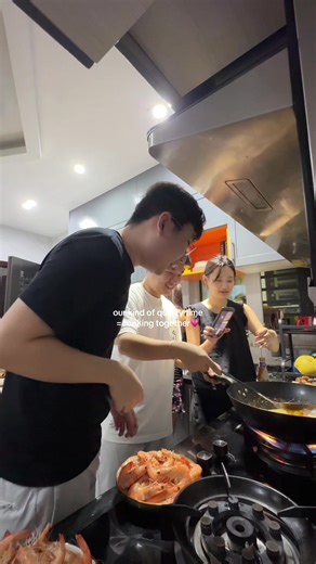 Cooking Together: Fun Mini Competitions in the Kitchen