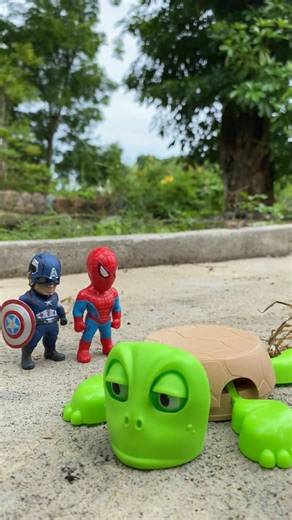 The children are playing #hulk #marveltoys #toys