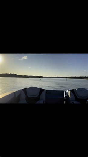 Running our new 2026 Avalon Pontoons 2585 Excalibur Carbon Windshield Elite Quad Lounger shift tonight. Powered by a single Mercury Marine 400hp V-10 😀 #AvalonPontoons #WMFwatercraft #mercurymarine #wmfwatercraftandmarine #fastpoon #pontoonboat #pontoonlife #Fastpontoon | WMF Watercraft & Marine