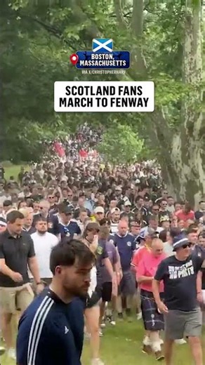 The Tartan Army playing bagpipes on the way to Fenway 🏴󠁧󠁢󠁳󠁣󠁴󠁿