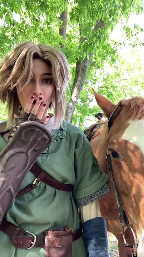 Cosplayer Impresses with Detailed Twilight Princess Link Cosplay