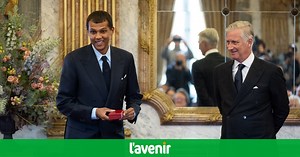 Sortie officielle pour Stromae: le chanteur décoré par le roi Philippe (photos et vidéo)