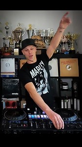 291K views · 9.9K reactions | When its just 2 minutes left on your set and there are too many songs that you wanna play 沈 Merch: www.warriorsound.net Linktree: https://linktr.ee/warriorsound #warriorsound #reggae #dancehall #dj | Warrior Sound International | Facebook