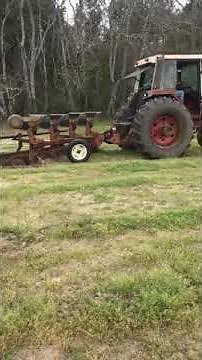 1978 Ih 1486 pulling 4 bottom 125 Ih flip plow 2019 peanut land prep