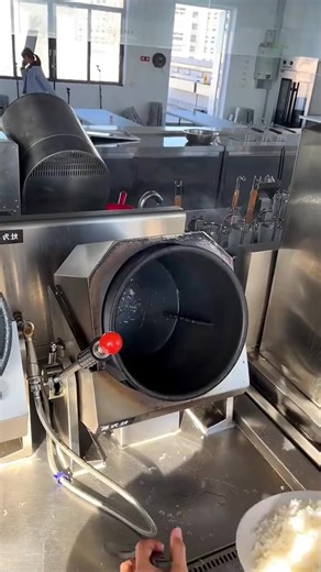 1.7M views · 9.8K reactions | Bagus jugak mesin ni. Lepas goreng nasi boleh bancuh simen pulak.. #masak #mesin #mesinmasak #buatrumah #dapur #renovaterumah #rumah #binarumah #nasigoreng | Deco Rumah Idaman | Facebook