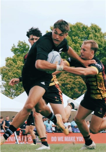 Anru Erasmus: Stunning Black Outfit in South Africa