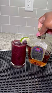 Crown Royal Blackberry Smash #crownroyal #crownroyalblackberry #recipes #prettydrinks #mixology #cocktails | Splashbarxpress