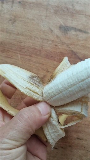 Cutting bananas