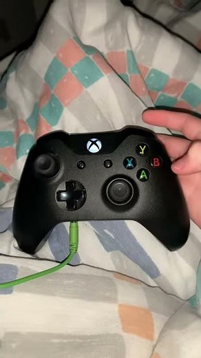 How to turn on the Xbox one controller
