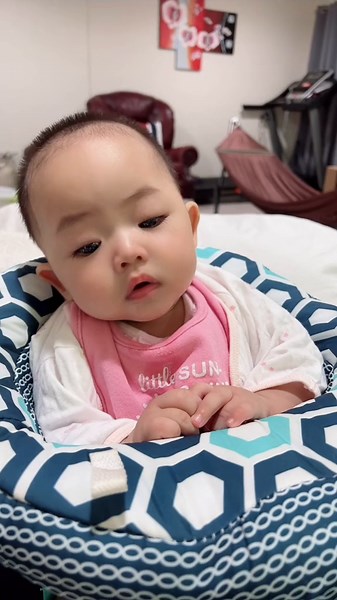 Ari giận ba vì ko bế em 🥹🥹. #arianaphan