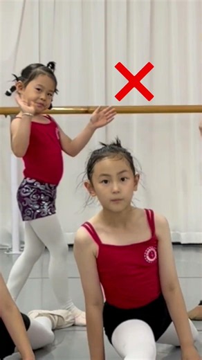 A kindergarten cutie came to challenge our dance class?!😳#dance #fyp #flexibility #trending #foryou