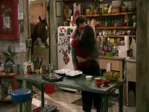 2 Broke Girls- Max and Johnny kissed again S1x9