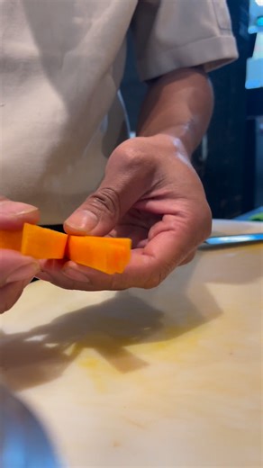 6.1K views · 74 reactions | เบสิค ทำของตกแต่งจานอาหาร จากแครอทสวยงาม Basic: Make beautiful food decorations from carrots. #art #reelsviralシ #skills #chef Wudthichai sushi chef | Wudthichai sushi chef | Facebook