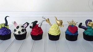 Descendants cupcakes handmade by yours truly! Materials used: Fondant and gumpaste from Fat Daddio's , Edible paint from Poppy Paint , Rolkem gold from Party Train Cake Supplies , Rolkem silver from Sugary_Essentials ,small crown cutter from Jbcookiecutters , edible gel colors from Chefmaster | Little Hunnys Cakery | Facebook