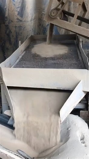 The vibrating screen dries the sand particles, improving the accuracy of the dried sand particles.