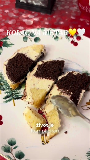 KOLAC NA METAR💛🤍 Recept: Biskvit: 4 jaja 25 dag secera 25 dag brasna 1 salica ulja 1 salica vode 1 pecivni Podijeli na dva dijela i u polovicu dodaj 2 zlice kakaa u prahu. Peci na 180 stupnjeva 25 min. Krema: 7 dcl mlijeka 2 pudinga od vanilije 3 zlice gustina 6 zlica secera U ohladeno dodati 250 g margarina. #kolac #chocolate #biscuit #viral #fyp