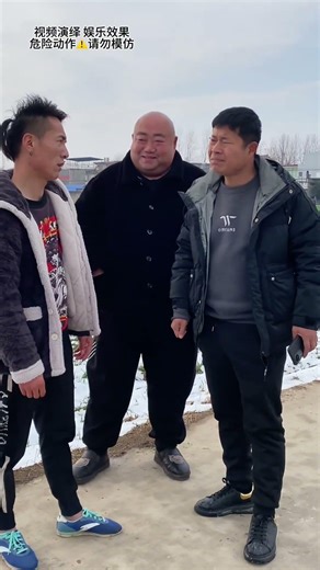 This person talks nonsense and can't see anything correctly. Watching this brings fun repeatedly