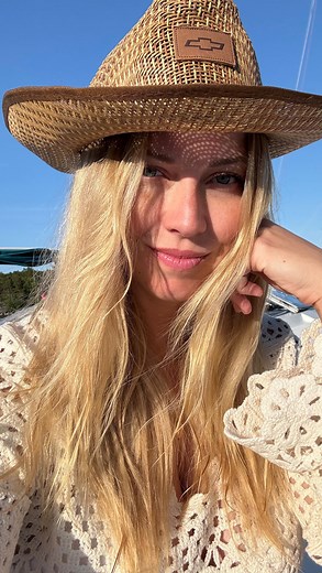 퐒퐈퐆퐑퐈퐃 퐁퐄퐑퐍퐒퐎퐍 on Instagram: "Reklam för @klart.se Sommaren är här och för att kunna planera och njuta av den till max så kollar vi vädret i klart-appen. 珞 Ladda ner den du också!  #klartse #kollaklart"