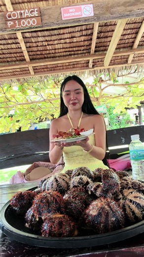Mukbang tayo dito sa Siargao🍃Grabe sea urchins Huhuhu ang saraaaap dito sa Siargao fresh lahat the best ka kuya Sherwin Cartatibo (Tour guide)🍃#Siargao #RosthanSiargao #rosmar #fyp