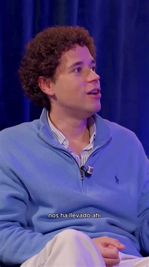 Adrian Chico on Instagram: "Los referentes en la comunidad LGTB han sido nulos hasta hace relativamente pocos años, por ello a pesar de todo lo que hemos conseguido arrastramos traumas, heridas y miedos a día de hoy. Damos gracias por poder hablar libremente en espacios como estos para poder abrir las puertas a una mejor salud mental a las generaciones que nos suceden. link al podcast completo en bio💙. #relaciones #parati"