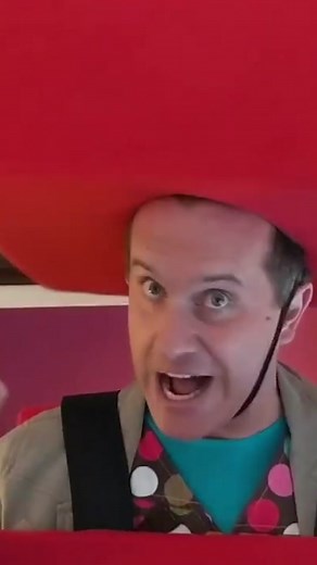 Make Your Own Rectangle! #MisterMaker Find out how Mister Maker turns a household object into our best red friend! #TheShapes 🔴🔴🔴