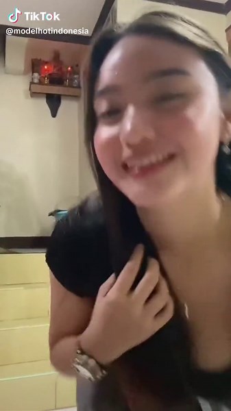 Goyangan chindo bikin kalian nagih pasti nya 😘😘❤️ #cewekchindo #cewekchinese #goyangancewekchindo #goyanggemasmochibaby #moodcewek #modelindonesia #cewekjawa #mamamudatiktok #mamamuda #jandacantik #mamahmuda #cewenatural #cantikbutuhproses #goyangenak #palopo #fyp #viral #trending #beranda #tiktok #fy #fypシ #fypage #goyangtiktok #kekinianbanget #fypシ゚viral #gadistercantik #fypdongggggggg #fypdong #fypp #belopa #lfl #fyppppppppppppppppppppppp #anakkekinian #fypgakni #instagram #capcut #streetmo