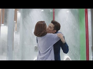 Mouth feeding the Pesident in men's room | My Girlfriend is an Alien | ENG SUB