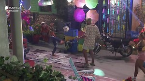171K views · 1.9K reactions | Ao ver Sthe na piscina de bolinhas, Bil não perdeu tempo antes de se jogar em cima da peoa. Dynho aproveitou a deixa para fazer um montinho junto com outros peões e rolou até guerra com as bolinhas.   Assinem o PlayPlus.com e tenham acesso à transmissão 24 horas, em nove sinais exclusivos, de #AFazenda. https://www.r7.com/f7rR | A Fazenda | Facebook
