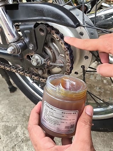 High-Performance Chain Lubricant for Motorcycles